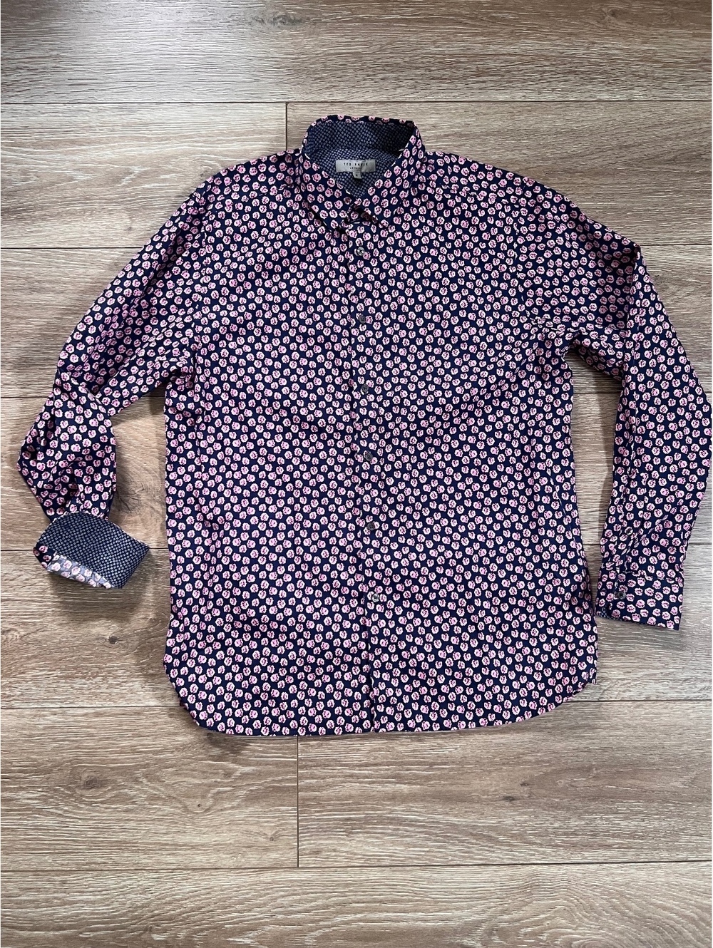 Ted Baker Men’s Navy Blue and Pink Floral Button-Up Shirt Size S